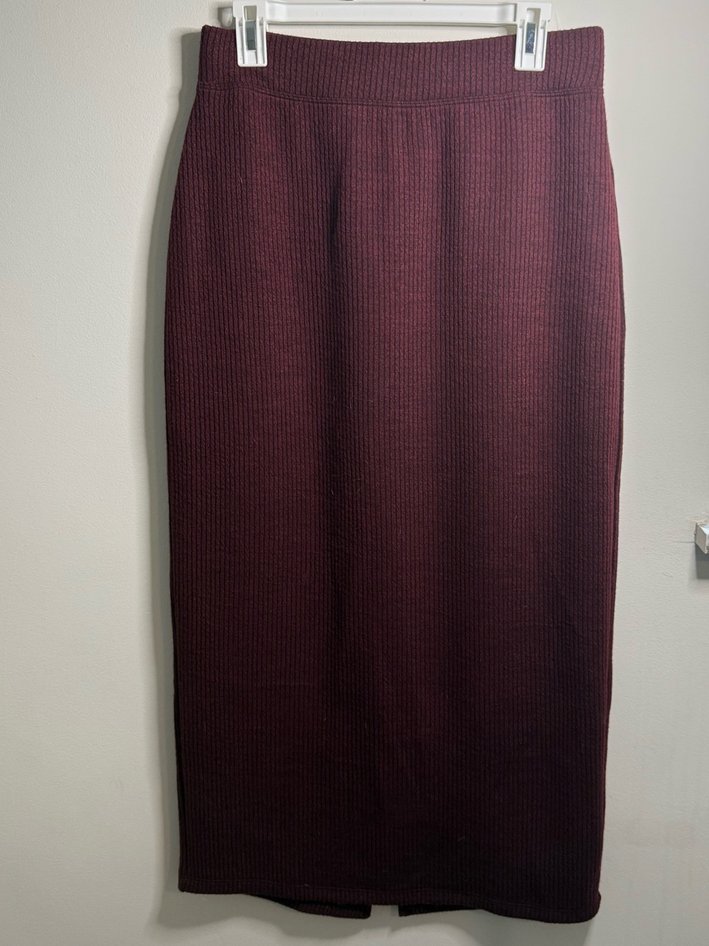 Universal Thread Ribbed Midi Skirt in Deep Burgundy